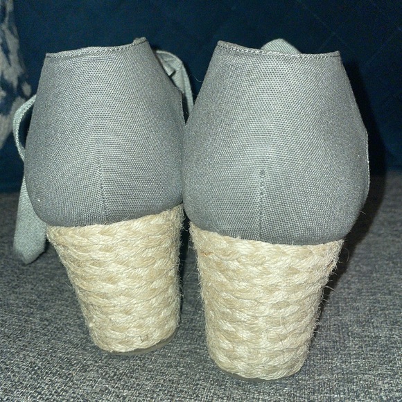 VIONIC Kaitlyn Espadrille Wedges. - Picture 4 of 8